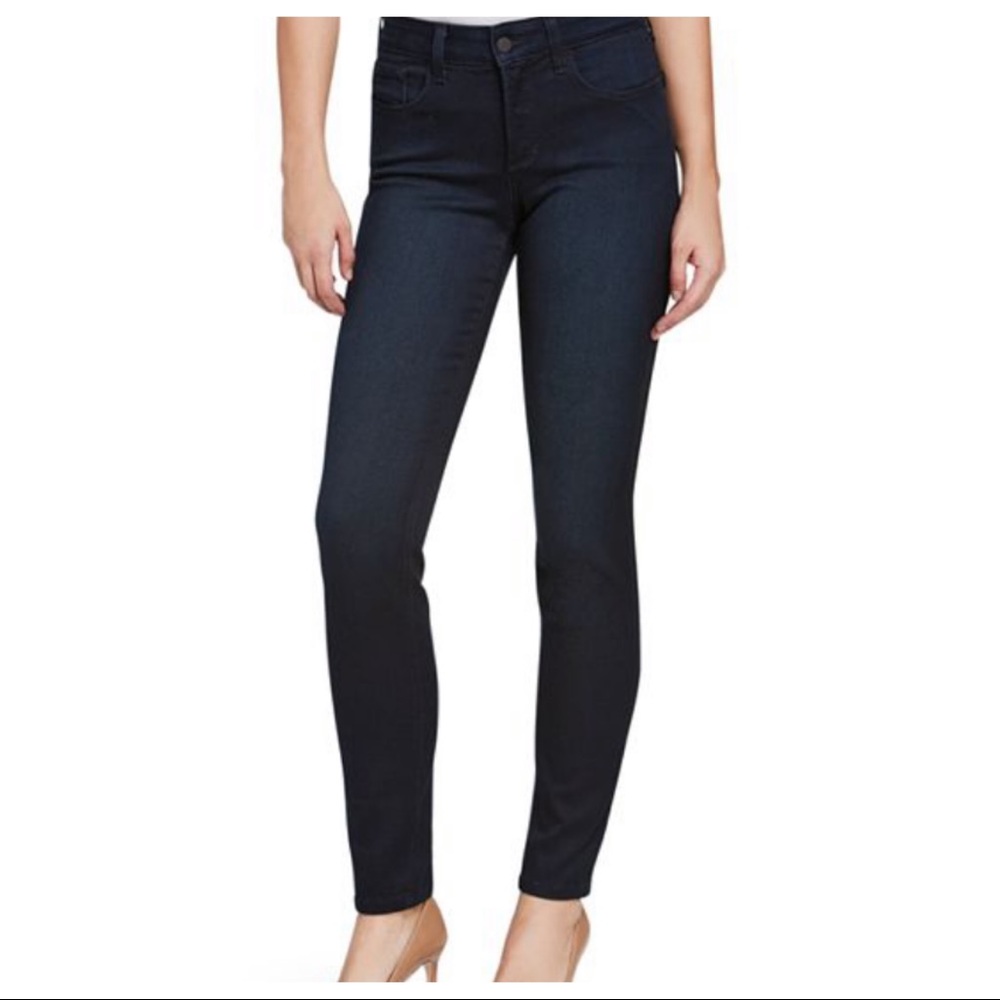 🚨FINAL MOVING SALE! NYDJ Alina Legging Jeans!